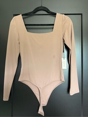 Aritzia Babaton Long Sleeve Square-Neck Bodysuit - Mauve Taupe